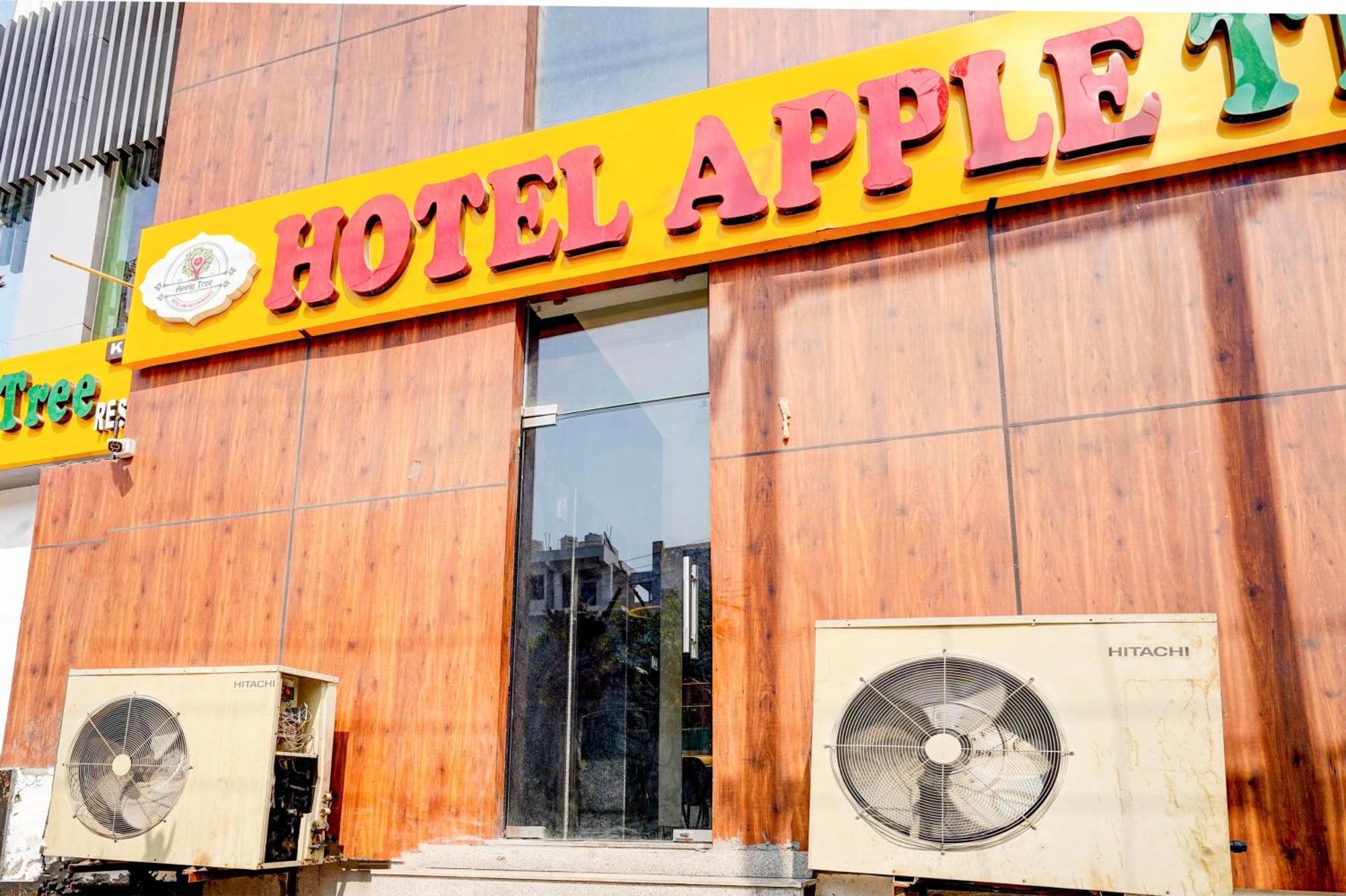 Collection O Apple Tree Hotell Noida Exteriör bild
