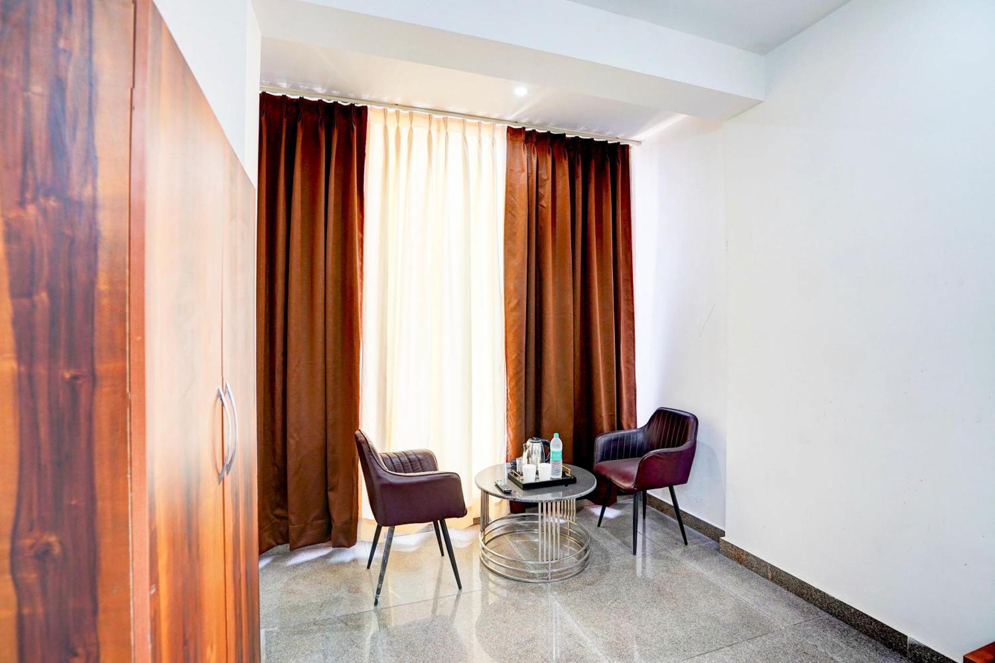 Collection O Apple Tree Hotell Noida Exteriör bild